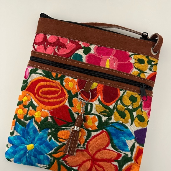 Handmade Guatemalan Crossbody bags - Picture 3 of 6